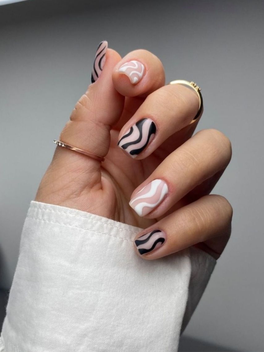 diseños--wavy-nails-para-unas-cortas