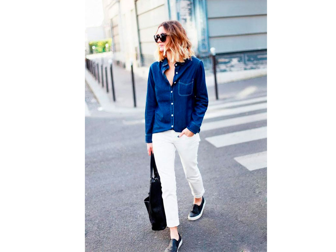 10 outfits con camisa de mezclilla para ir a trabajar