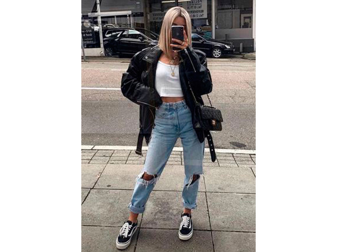 10 outfits con mom jeans que te encantarán para trabajar