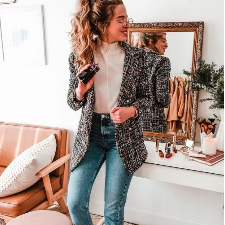 10 outfits con blazer y jeans para verte formal y casual al mismo tiempo