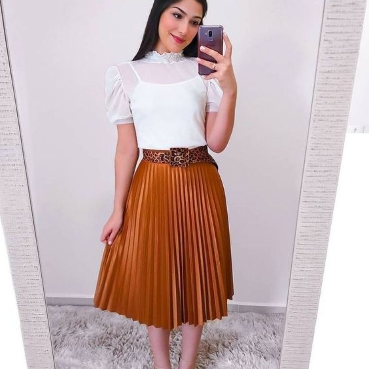 10 outfits con falda plisada para ir a la oficina