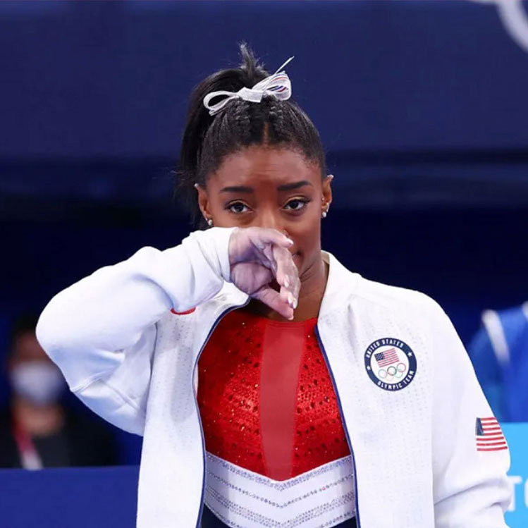 Simone Biles, gimnasta olímpica, se retira de los Juegos Olímpicos para cuidar su salud mental