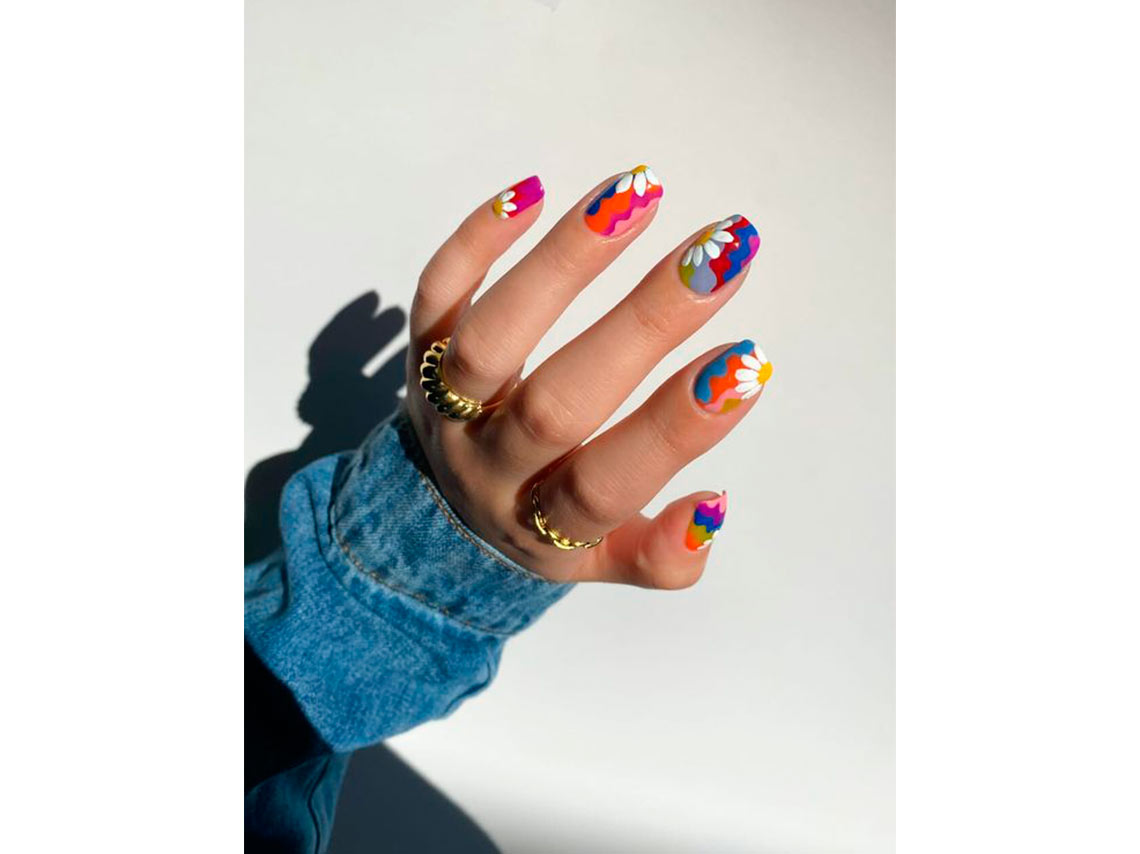 10 ideas de uñas de colores de moda para el verano 2021