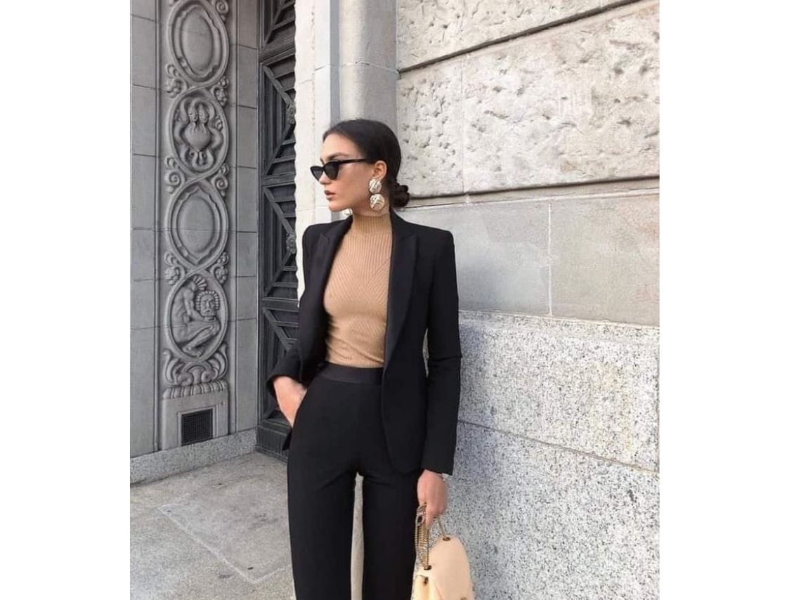 outfits con pantalones negros sexy y elegante