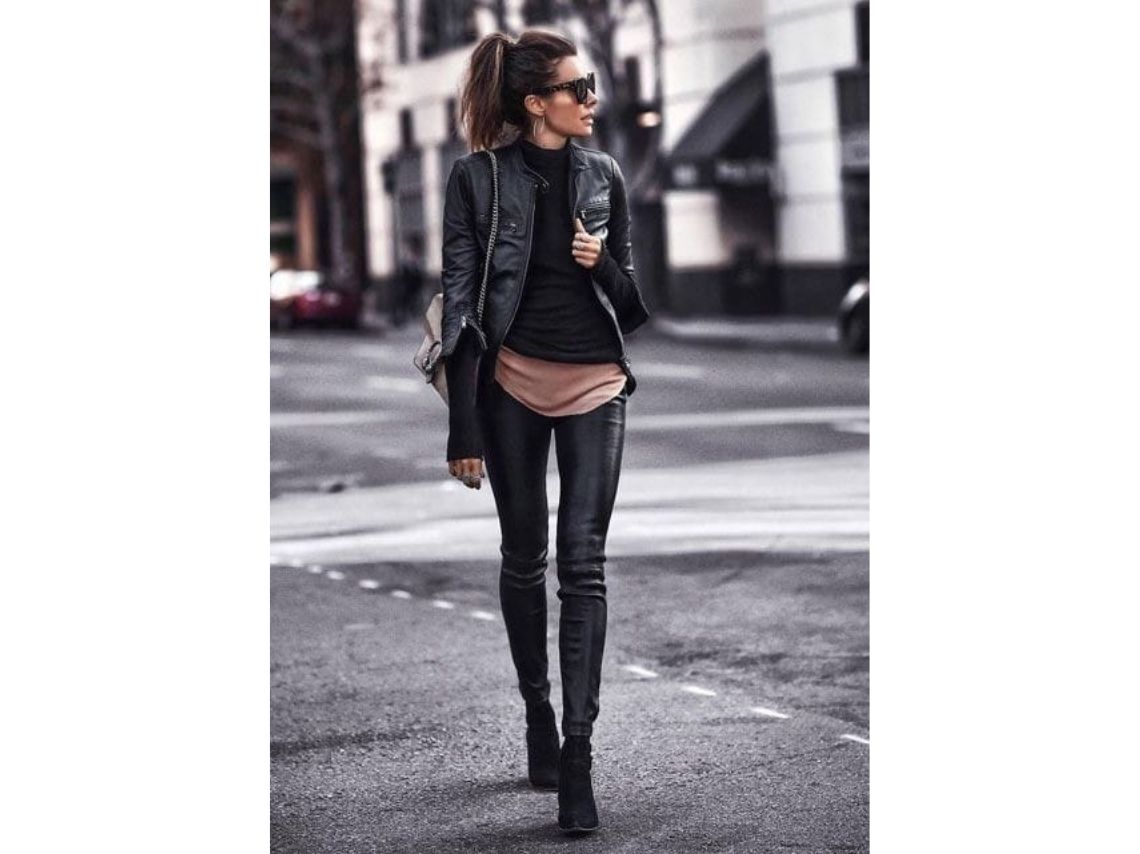 outfits con pantalones negros sexy y elegante