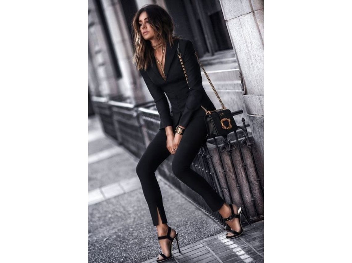 outfits con pantalones negros sexy y elegante