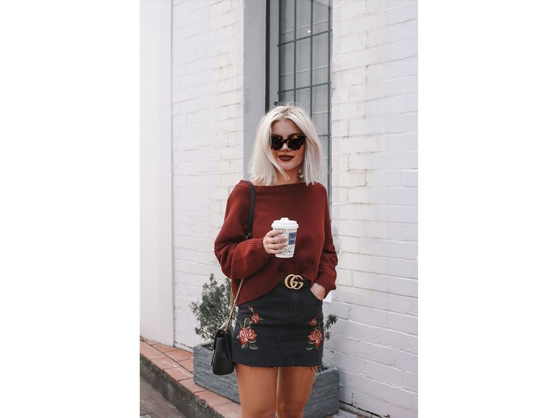 Haz que el tinte platinado de tu cabello luzca increíble con estos outfits de noche