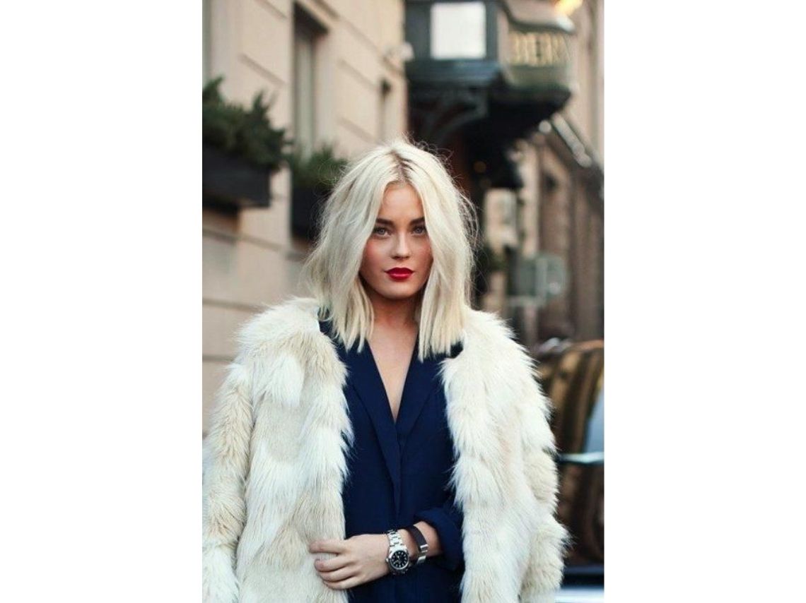 outfits noche para lucir cabello platinado