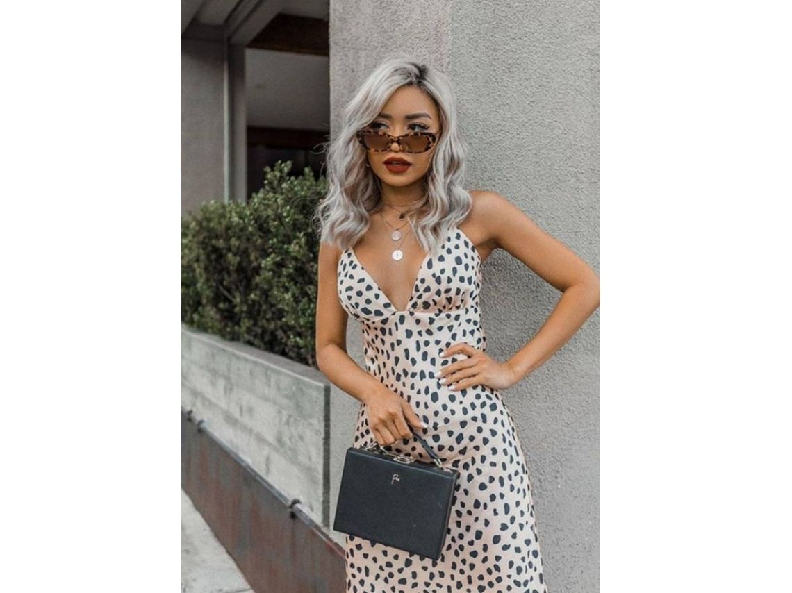 outfits noche para lucir cabello platinado