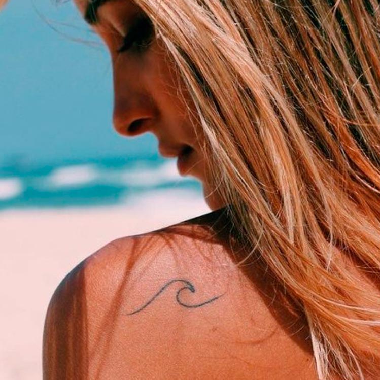 10 tatuajes discretos para chicas que aman el mar