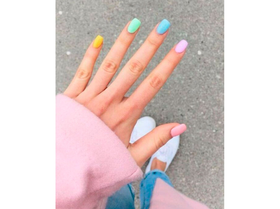 10 ideas de uñas de colores de moda para el verano 2021