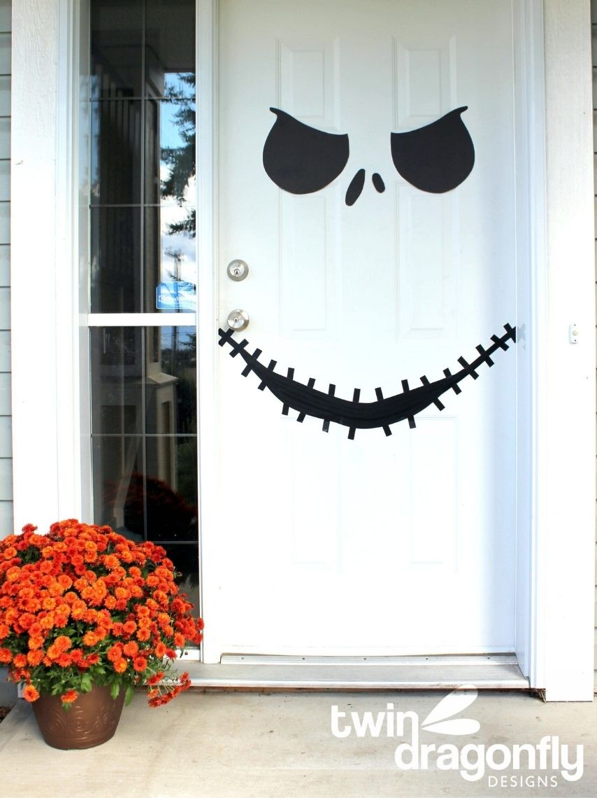 10-ideas-creativas-para-decorar-tu-puerta-en-hallowen-110-ideas-creativas-para-decorar-tu-puerta-en-hallowen-1