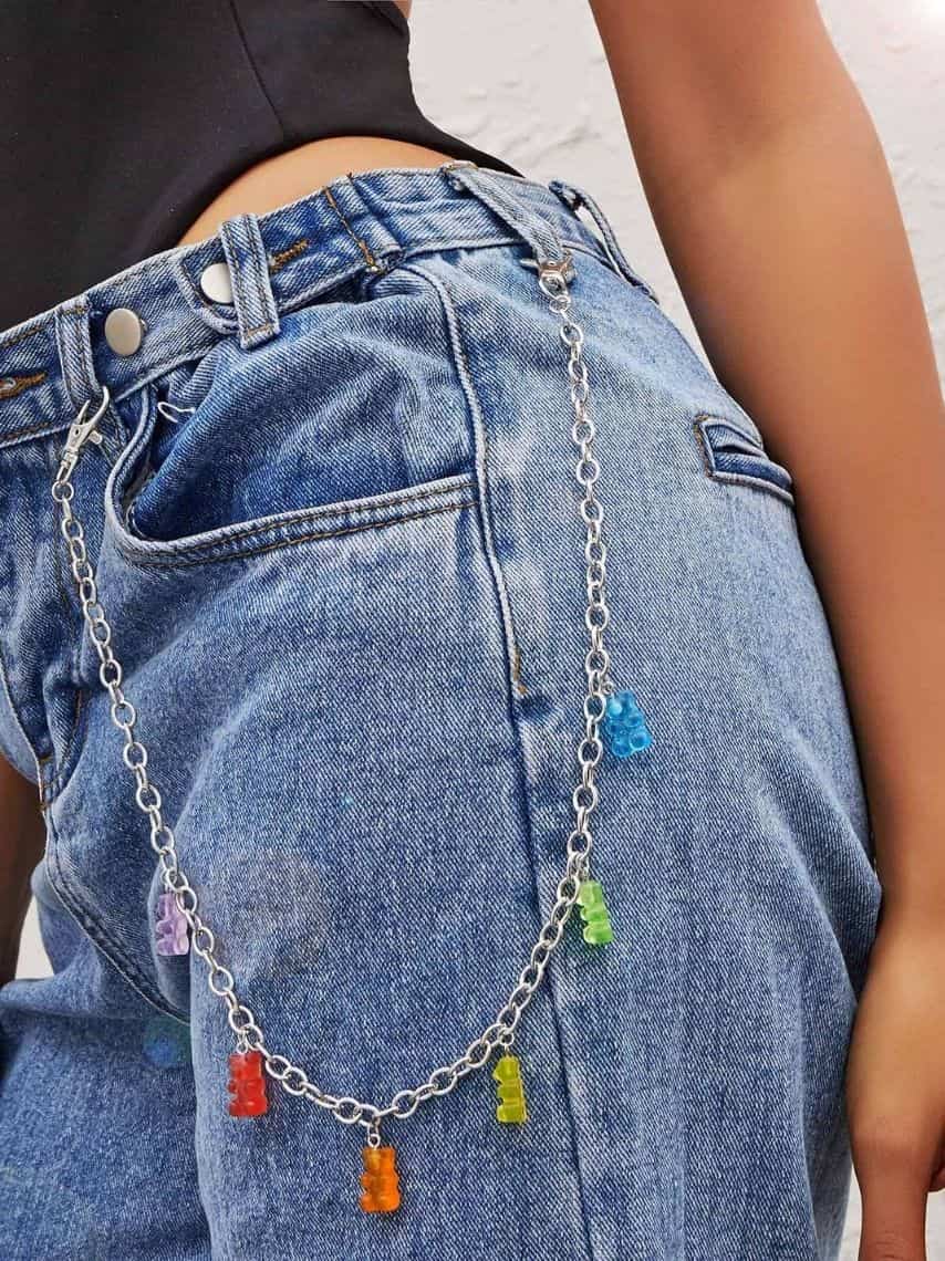 10-sencilos-accesorios-con-cadena-para-elevar-tus-outfits-9