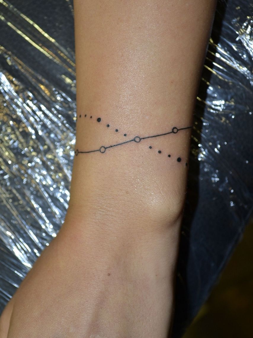 10-tatuajes-delicados-de-pulsera-que-no-puedes-dejar-pasar-6