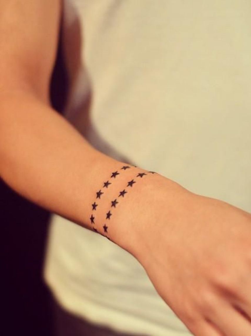 10 tatuajes delicados de pulsera que no puedes dejar pasar 9