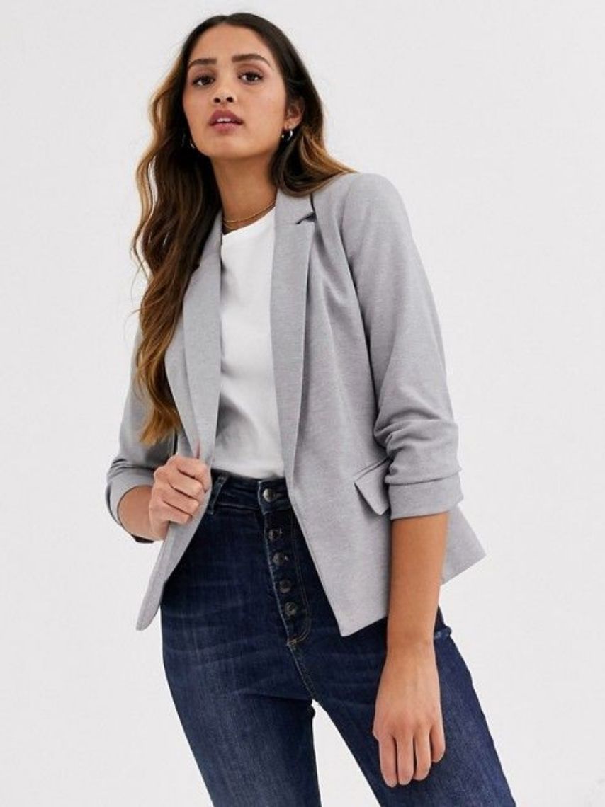 10-outfits-con-blazer-gris-para-verte-elegante-y-juvenil-en-la-oficina-10 |  Mujer de 10