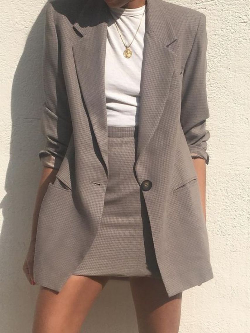 10 outfits con blazer gris para verte elegante y juvenil en la oficina |  Mujer de 10