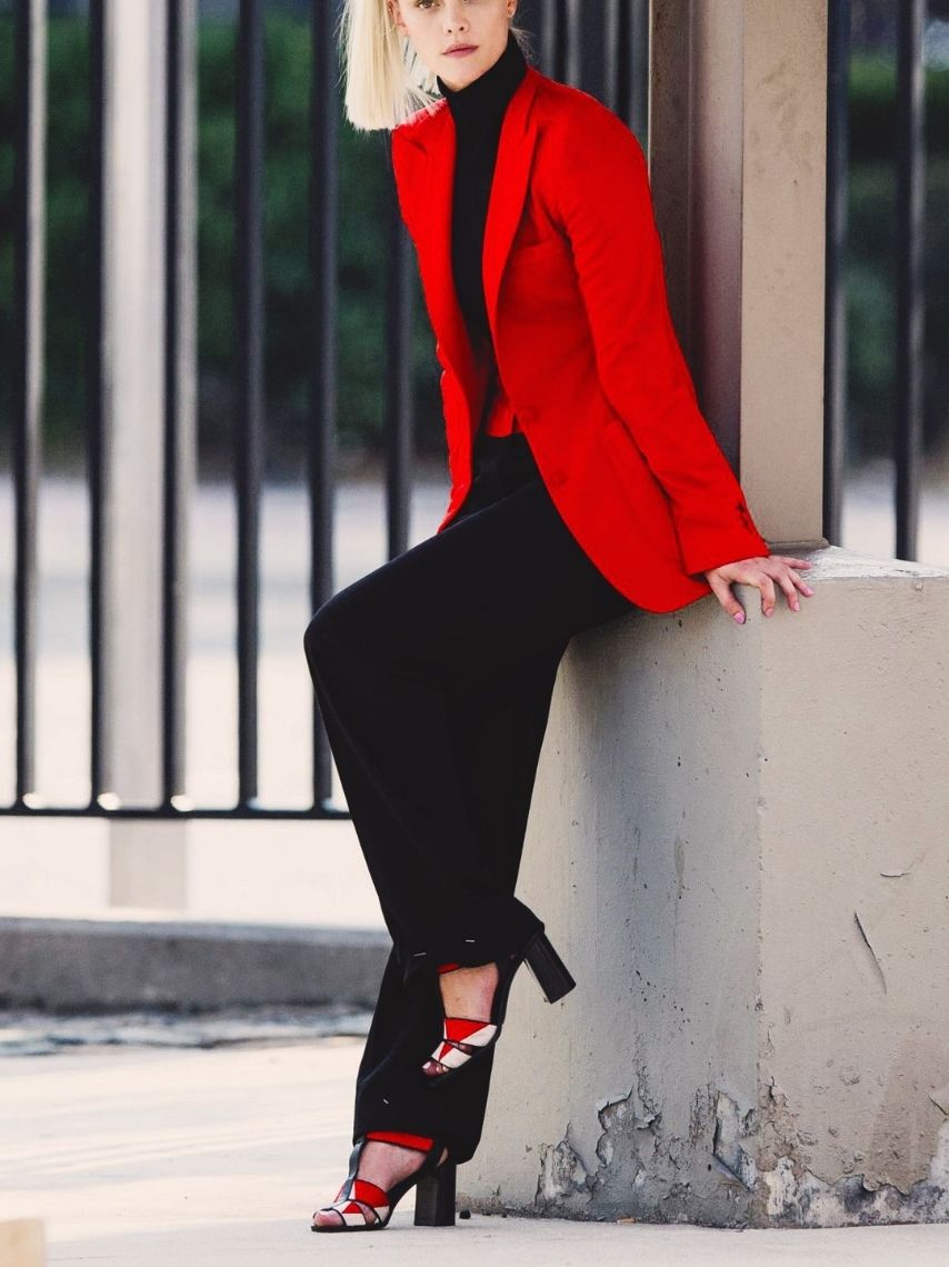 10-outfits-con-blazer-rojo-para-sentirte-empoderada-en-la-oficina-2
