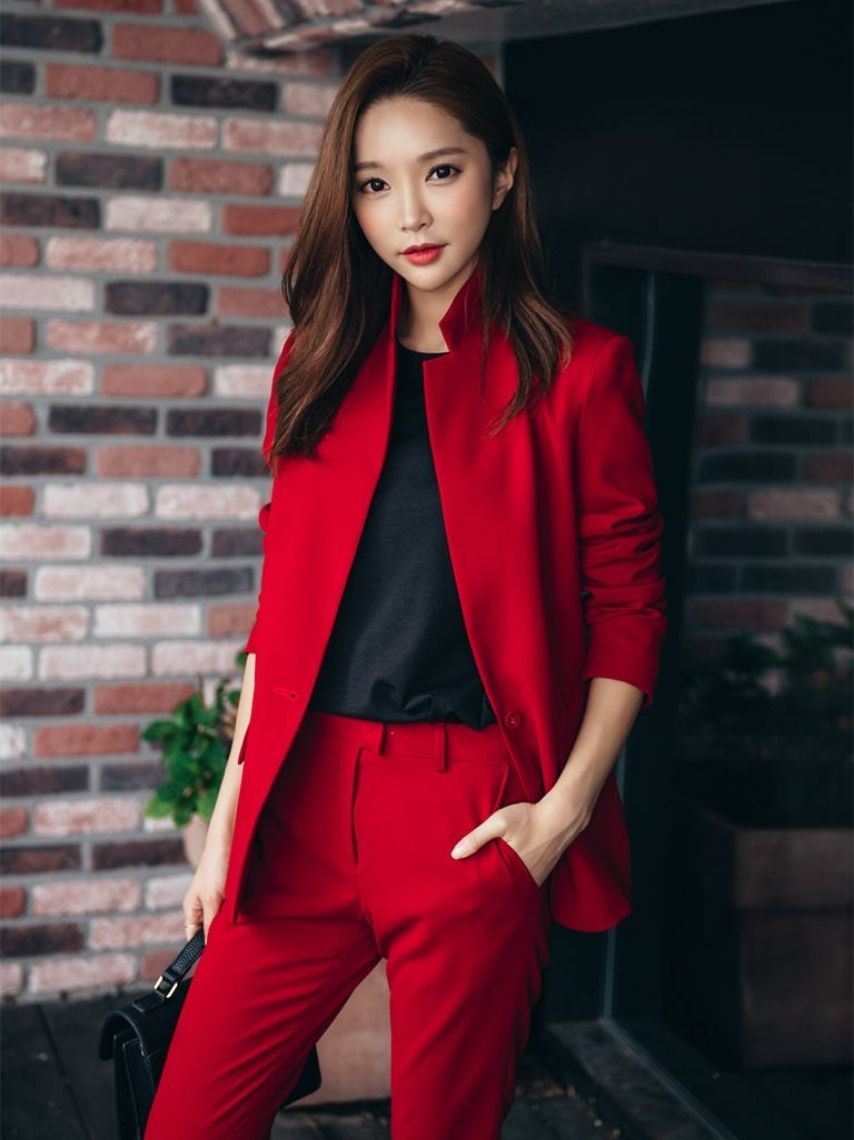 10-outfits-con-blazer-rojo-para-sentirte-empoderada-en-la-oficina-8