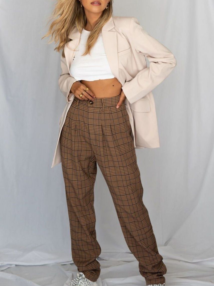 10 con pantalón café para el clima de otoño | Mujer de