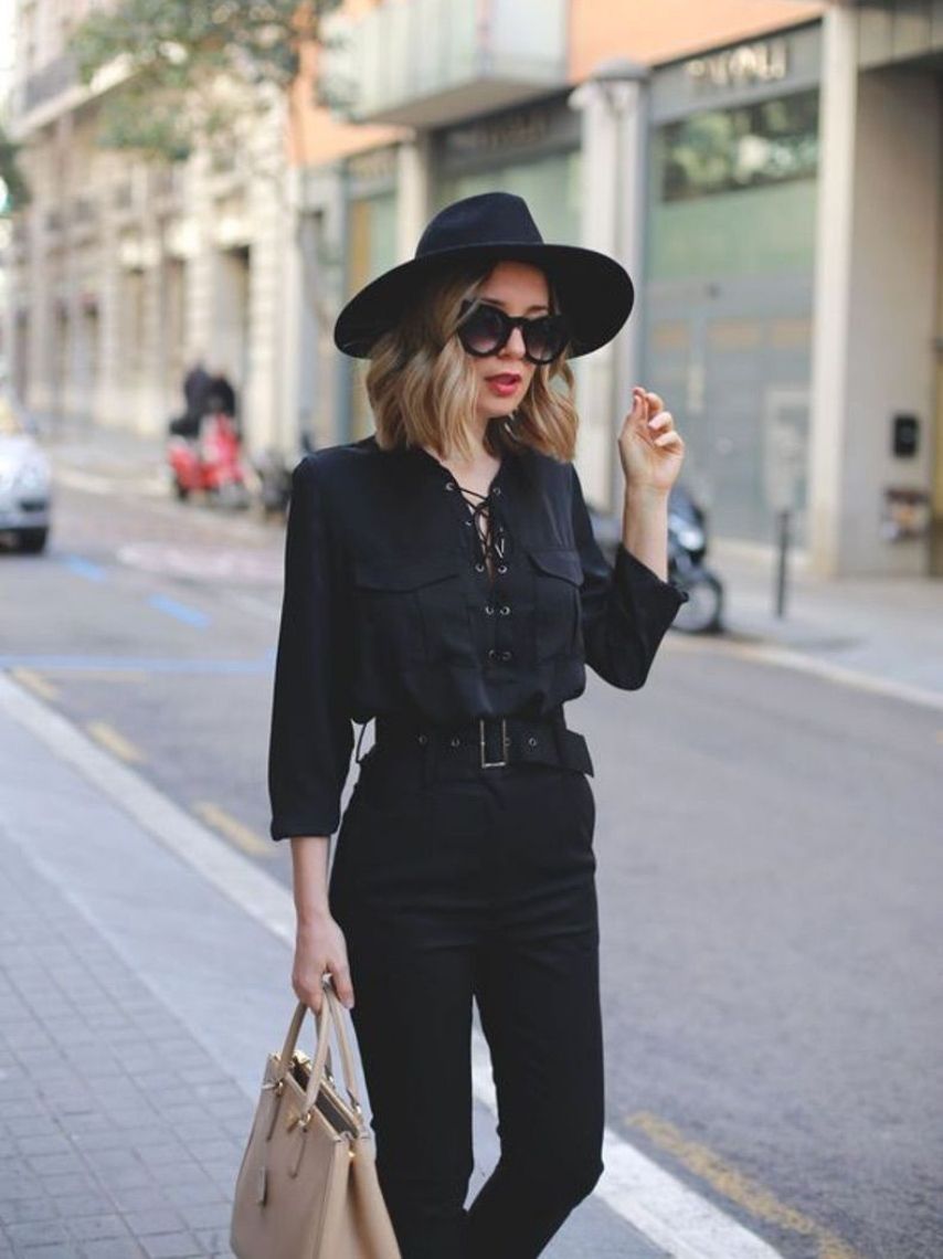 10-outfits-con-sombrero-negro-perfectos-para-otono-4