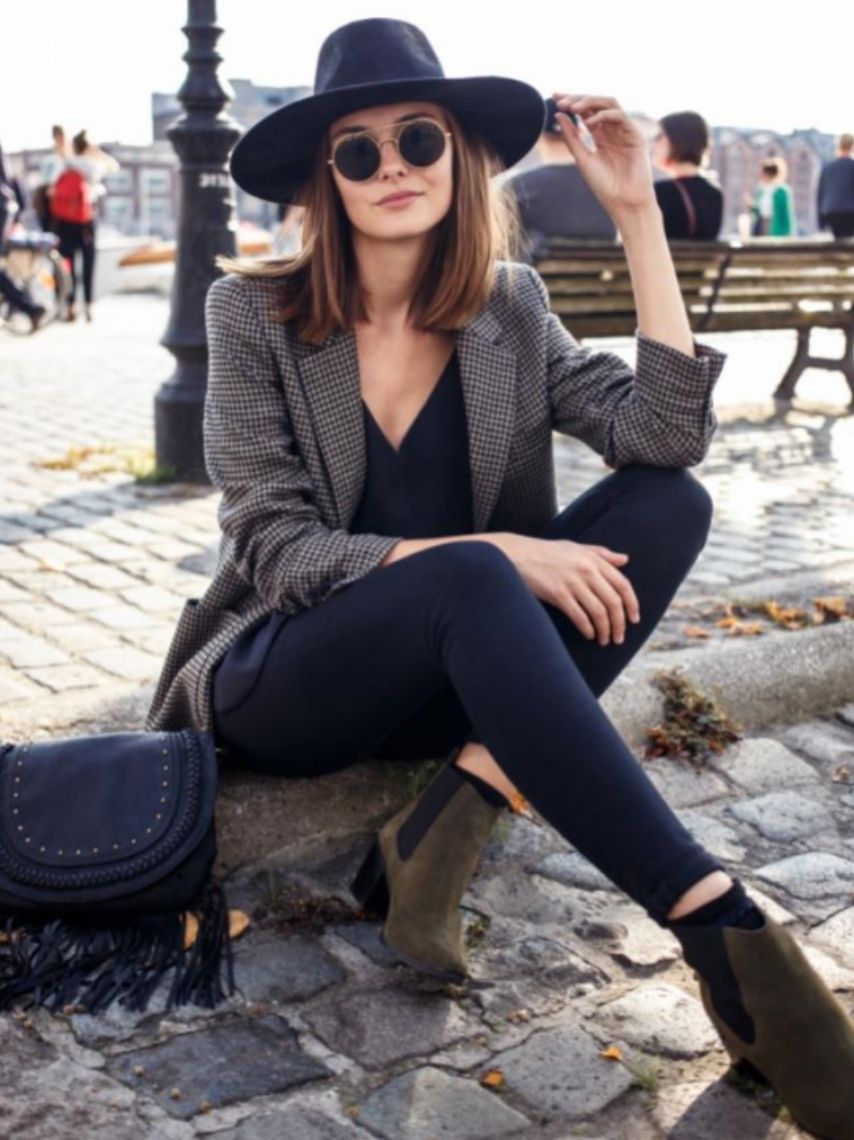 10 outfits con sombrero negro perfectos para otoño
