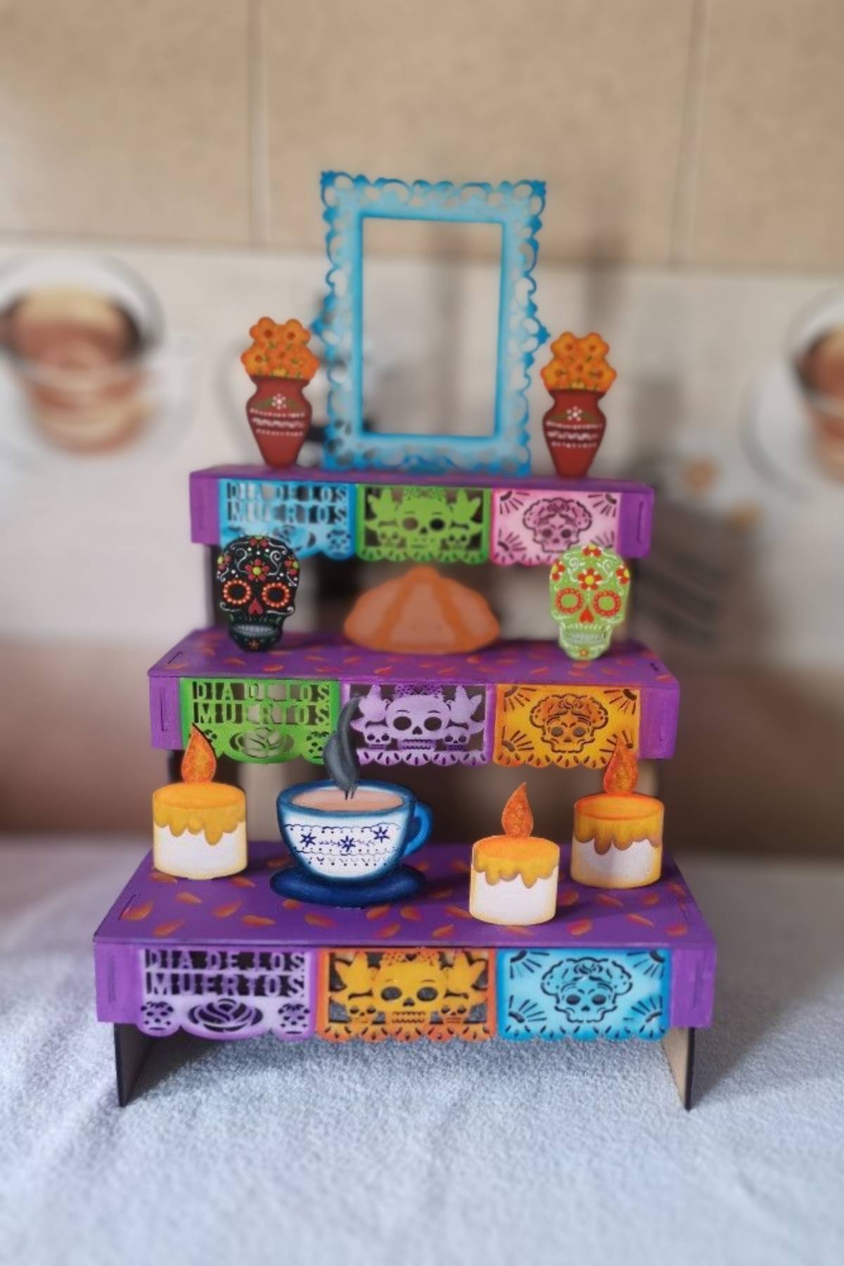 Altar de muertos con recortes