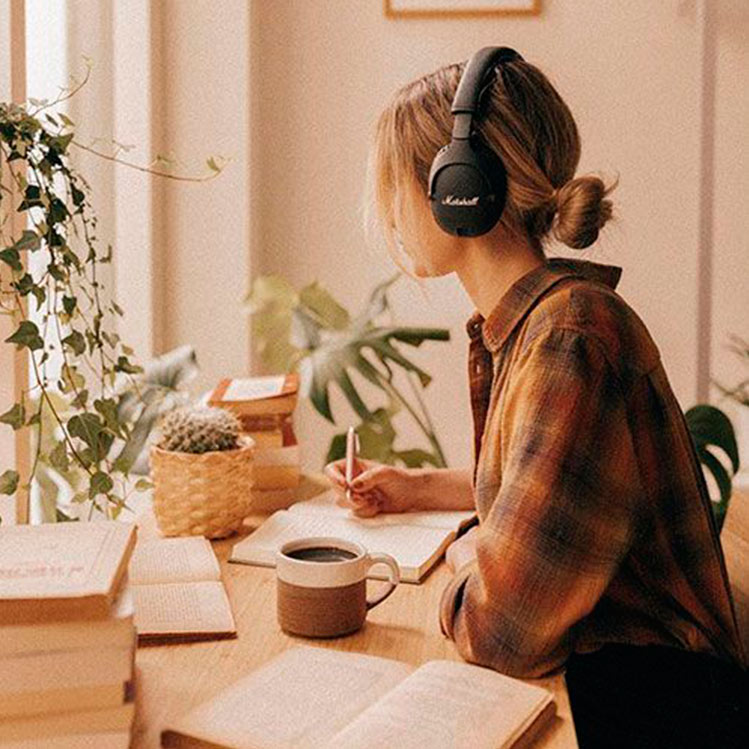 10 audiolibros cortos de amor propio para las tardes de bajón