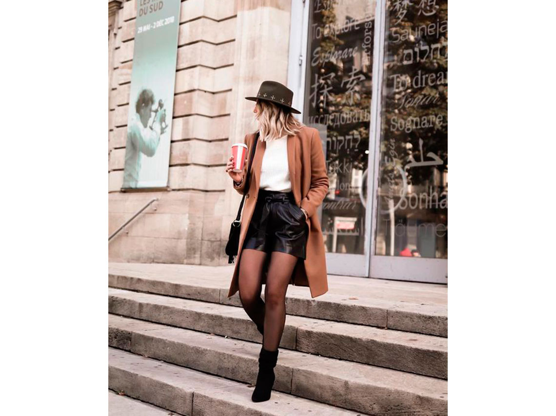 10 outfits con botas negras cortas para lucir en otoño