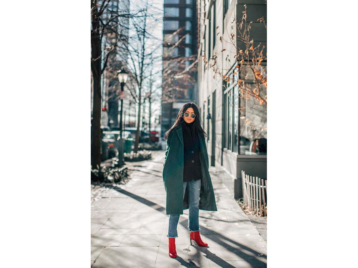 10 outfits con botas rojas llenas de estilo para intentar en otoño