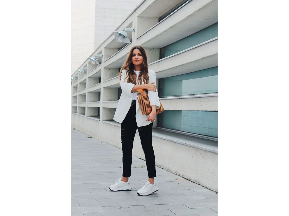 10 outfits con blazer blanco y jeans para la oficina