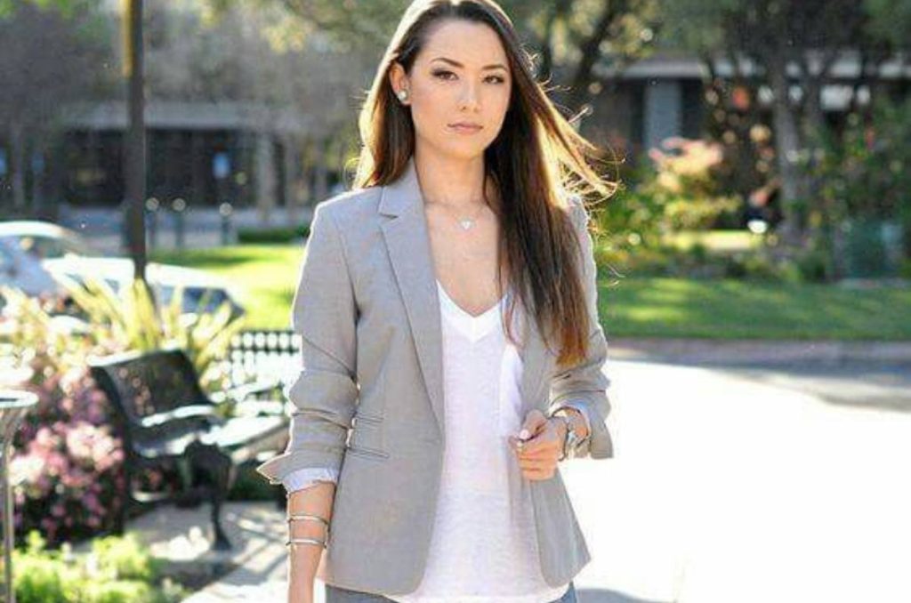 outfits blazer gris