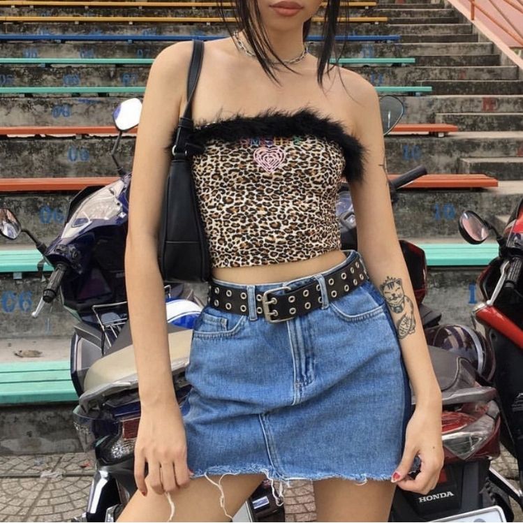 10 outfits inspirados en los 2000 que te harán ver sexy y juvenil