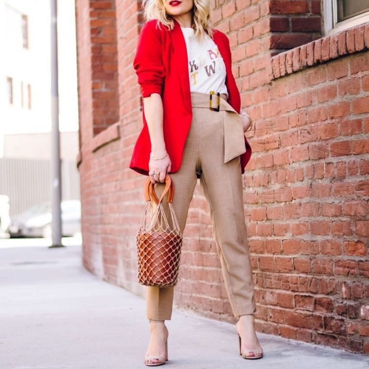 10 outfits con blazer rojo para sentirte empoderada en la oficina