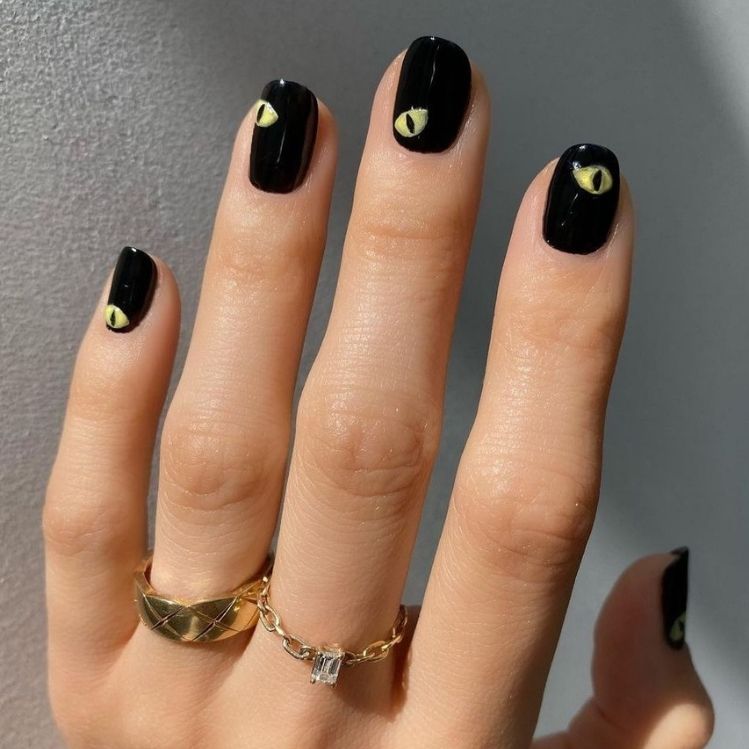 10 diseños de uñas cortas para Halloween de último momento