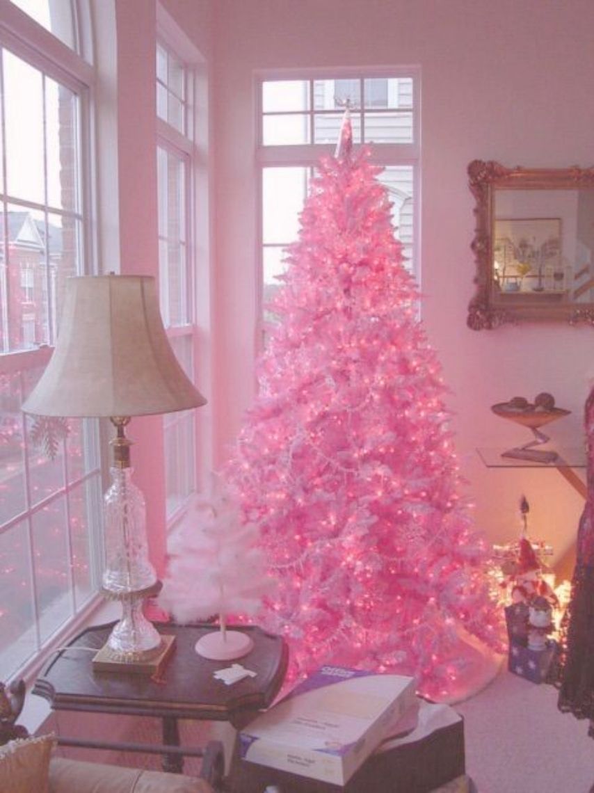 10-arboles-de-navidad-color-rosa-para-que-tu-casa-se-vea-elegante-4