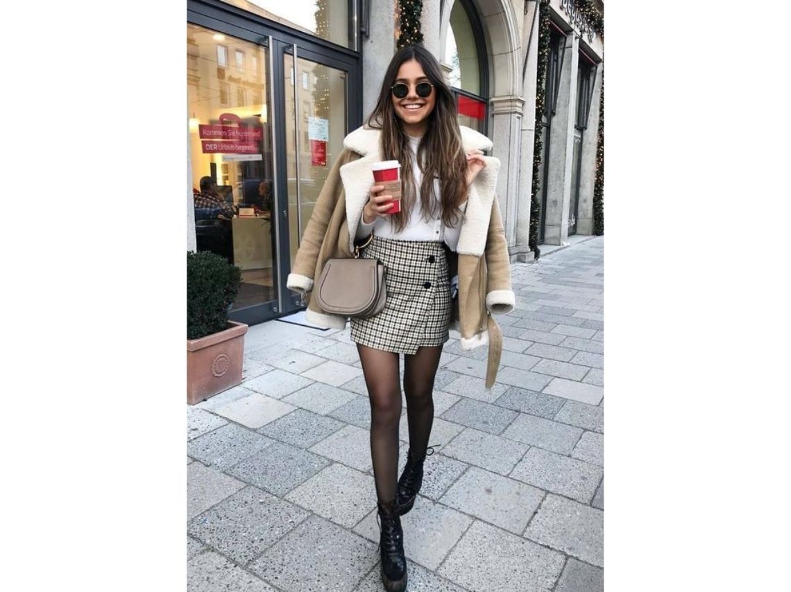 10 outfits con faldas y vestidos que puedes usar en invierno sin morir de frío