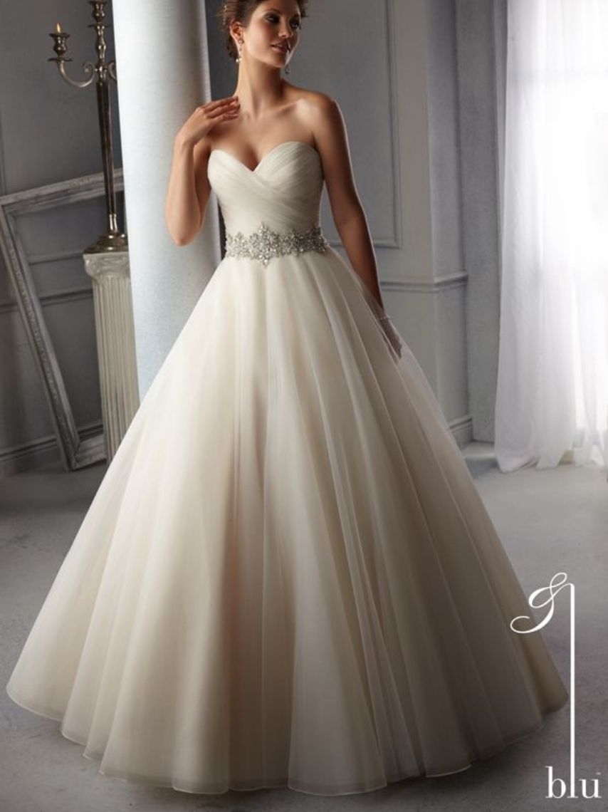 10-vestidos-de-novia-en-corte-princesa-para-una-boda-elegante-3