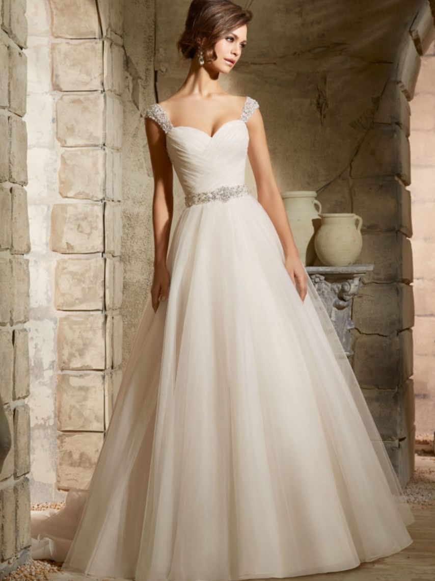 10-vestidos-de-novia-en-corte-princesa-para-una-boda-elegante-4