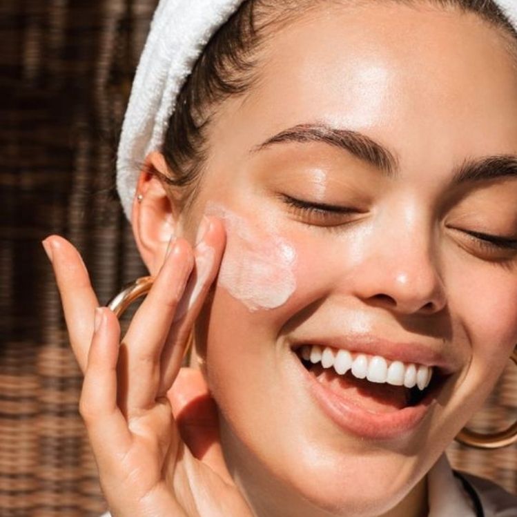 7 sueros para la piel que debes probar si tienes acné