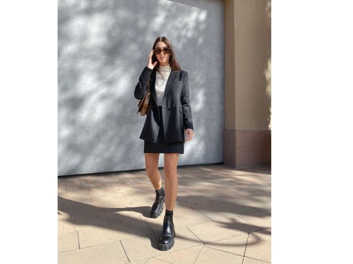 10 outfits con blazer negro para verte elegante y juvenil en la oficina