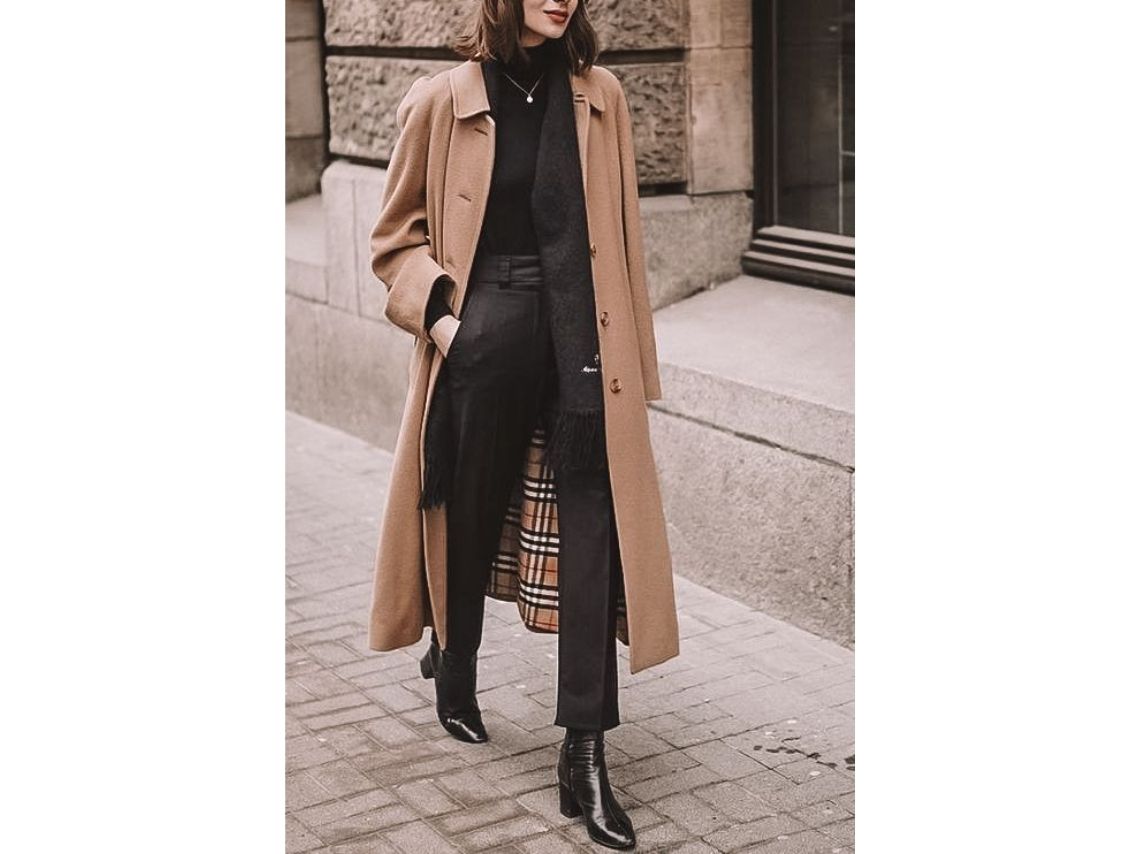 10 outfits elegantes con abrigo perfectos para otoño-invierno 2021