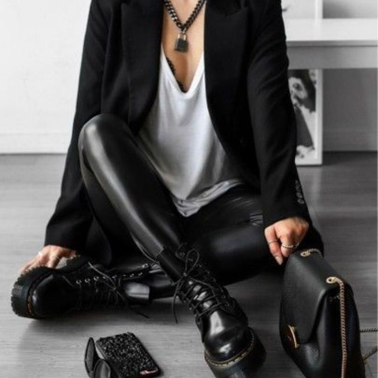 10 outfits con blazer negro para verte elegante y juvenil en la oficina