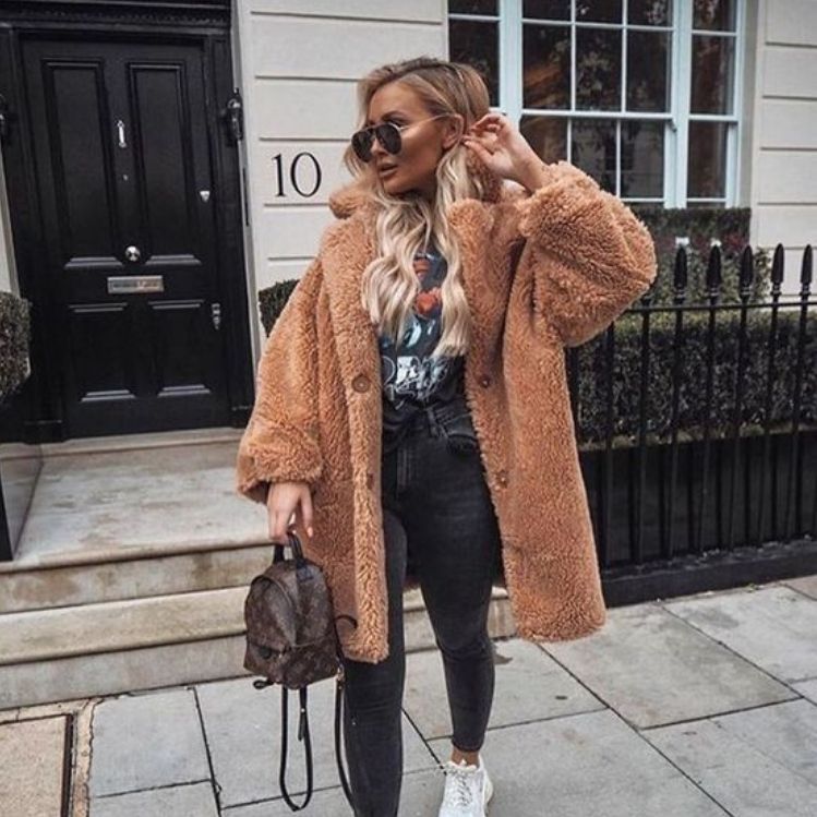 10 outfits de frío con tenis que van perfecto para ir a la oficina