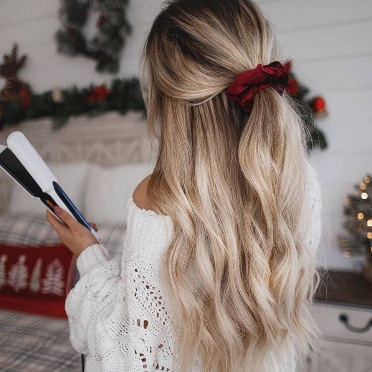 10 peinados elegantes con cabello largo ideales para Navidad