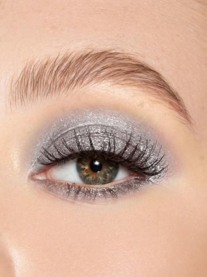 10-maquillajes-brillantes-en-color-plateado-para-resplandecer-en-ano-nuevo-8