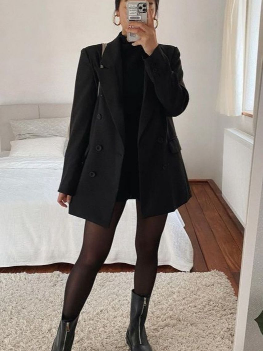 10-outfits-con-medias-negras-para-lucir-tus-faldas-en-invierno-3