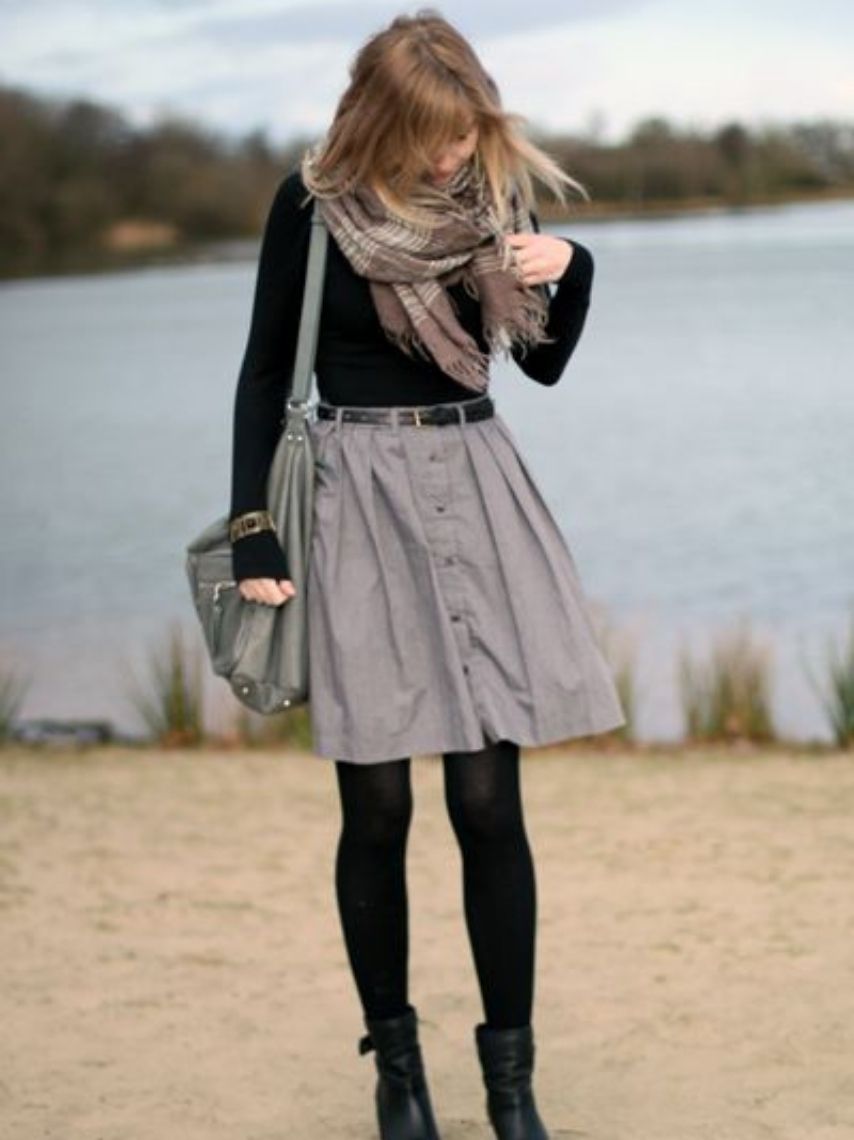 10-outfits-con-medias-negras-para-lucir-tus-faldas-en-invierno-9