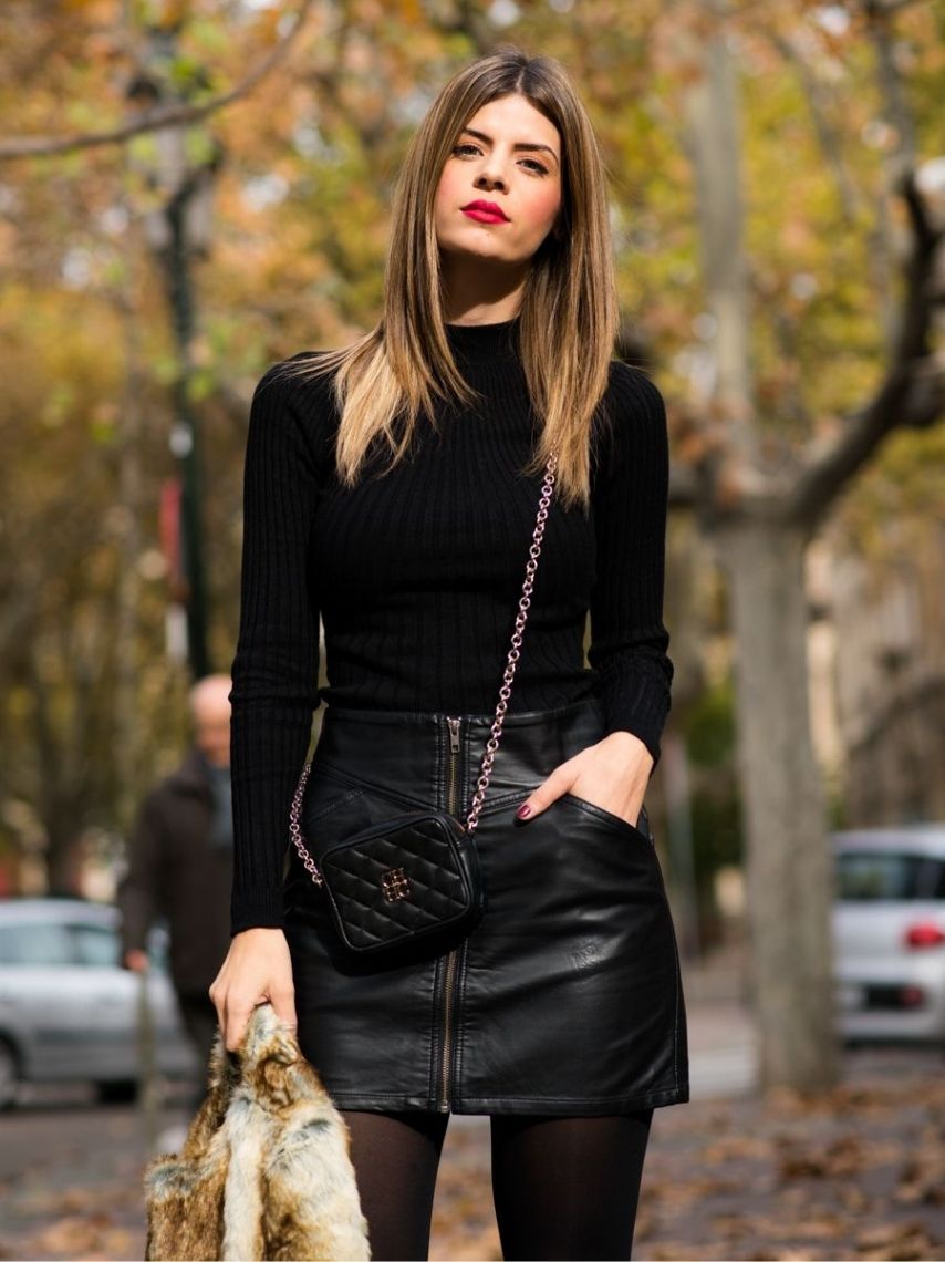 10 outfits con medias negras para lucir tus faldas en invierno | Mujer de 10