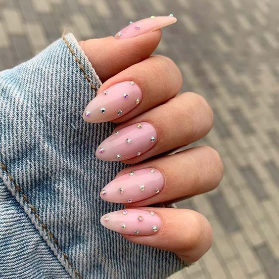 10 ideas de uñas nude ultra elegantes para llevar en invierno 18